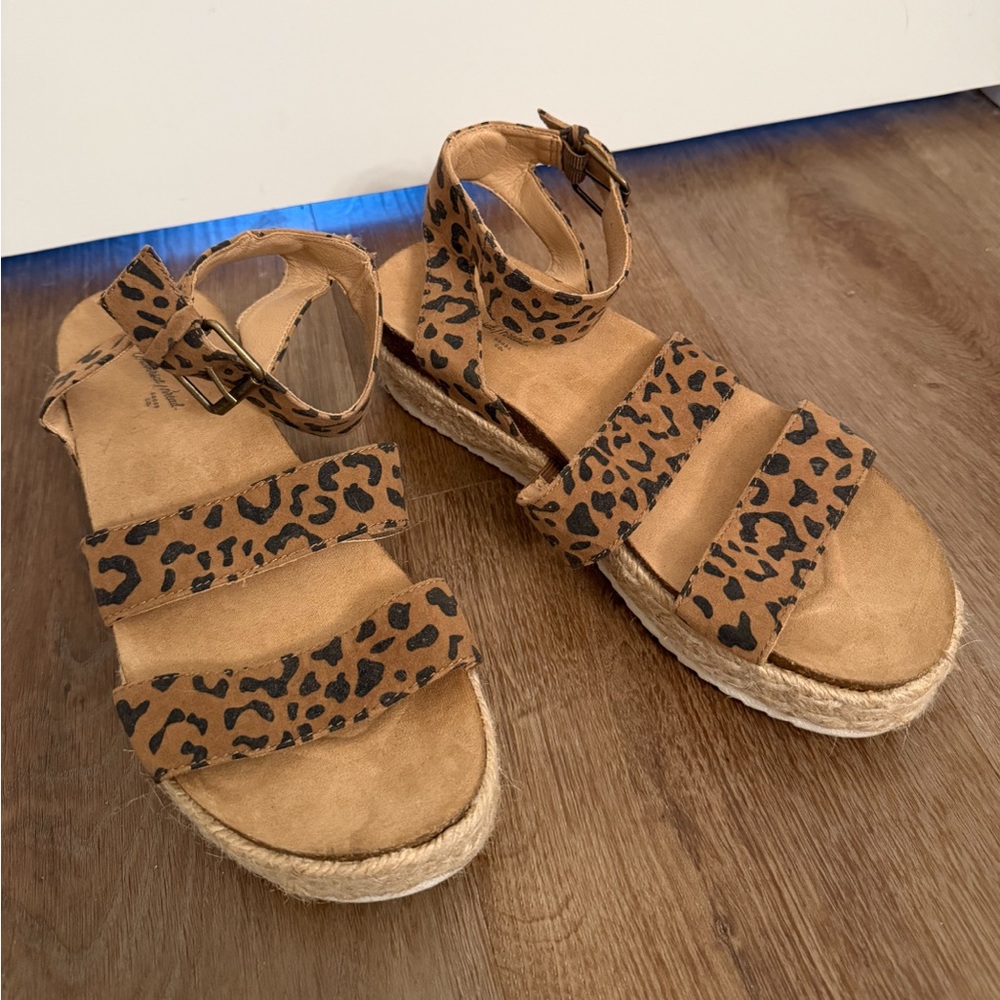Universal Thread Tan and Black Animal Print Sandals